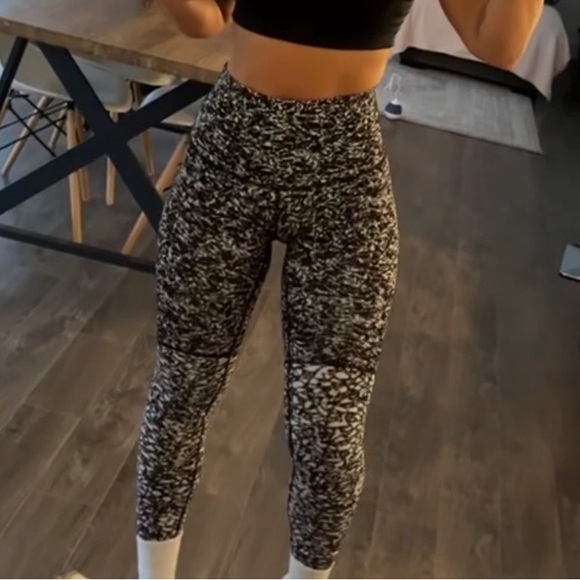 Lululemon Wunder Under - Picture 1 of 5